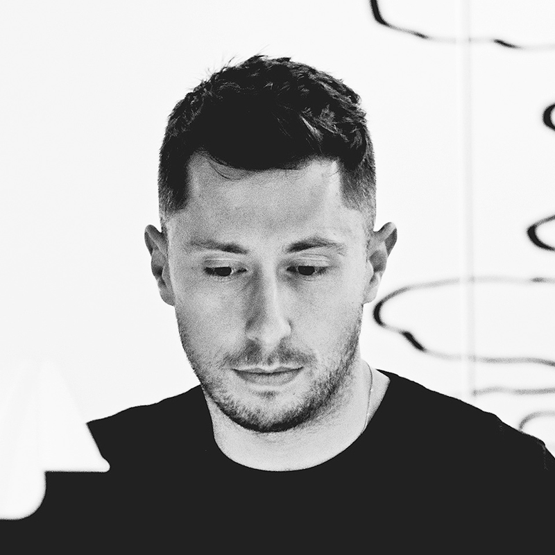 Designer from the UK, passionate about e-commerce